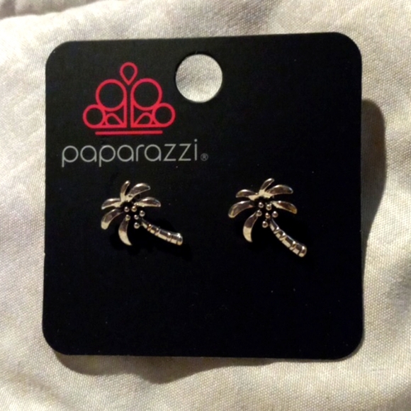 Paparazzi Silver post earrings